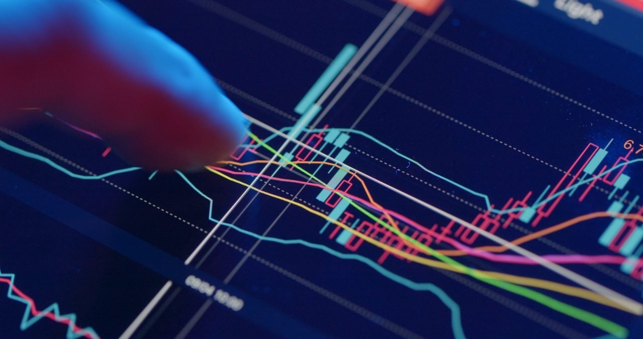 Análisis de mercados en una tableta digital
